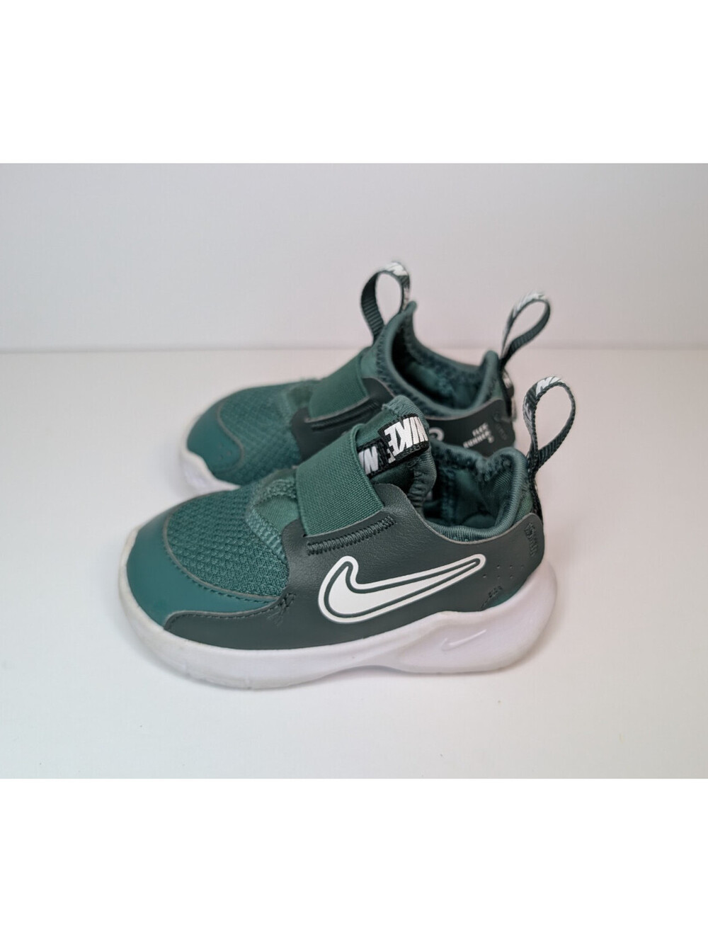 Nike Flex Runner 3 Little Kids 5C Bicoastal/Vintage Green/White EUC